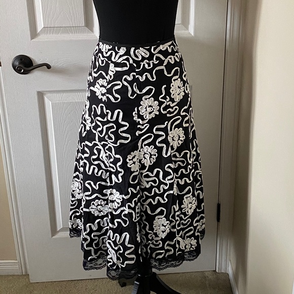 Laura Petites Black and White Ribbon Embroidered Skirt, Size 10 - Picture 4 of 10